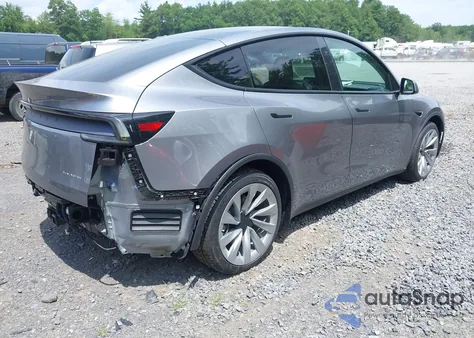 2026 Tesla Model Y Long Range Dual Motor All-Wheel Drive/Long Range Launch Series из США, поврежденный, VIN 7SAYGDEE9TF332392